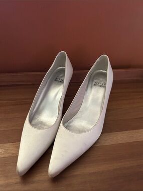 Vintage Stuart Weitzman White ivory Pointed Toe Pumps